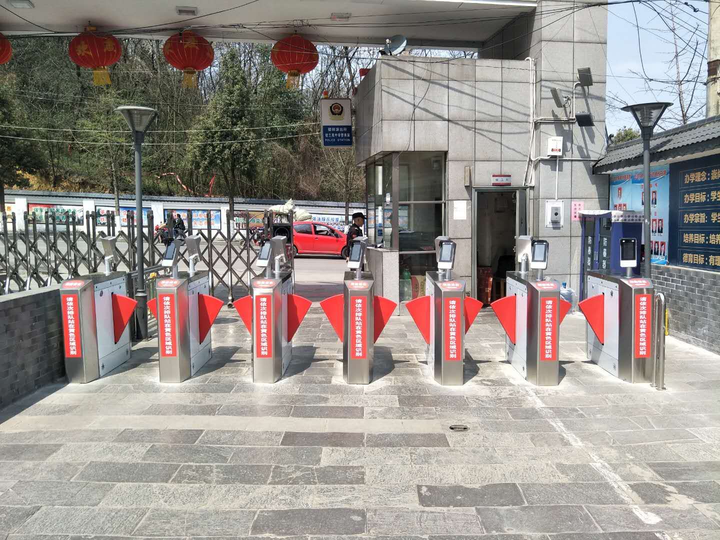 校园人脸闸机，考勤更高效